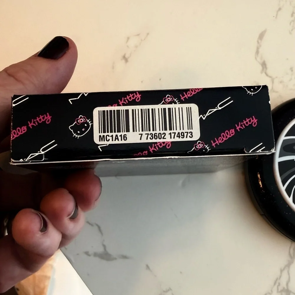 Mac Cosmetics x Hello Kitty Beauty Powder in Pretty Baby